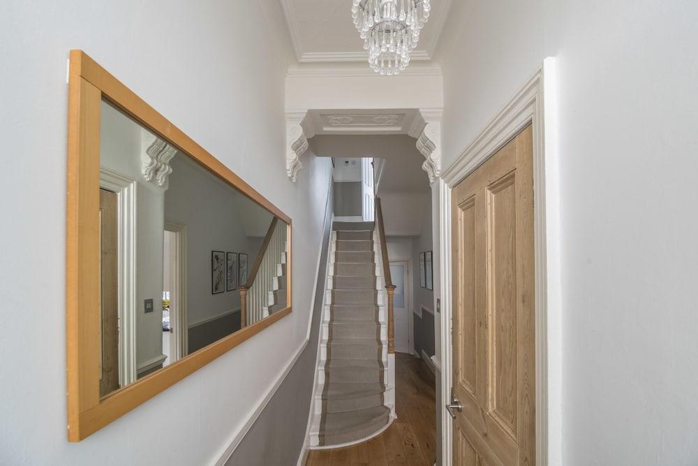 Stylish Family Home In Battersea Vr Лондон Екстериор снимка